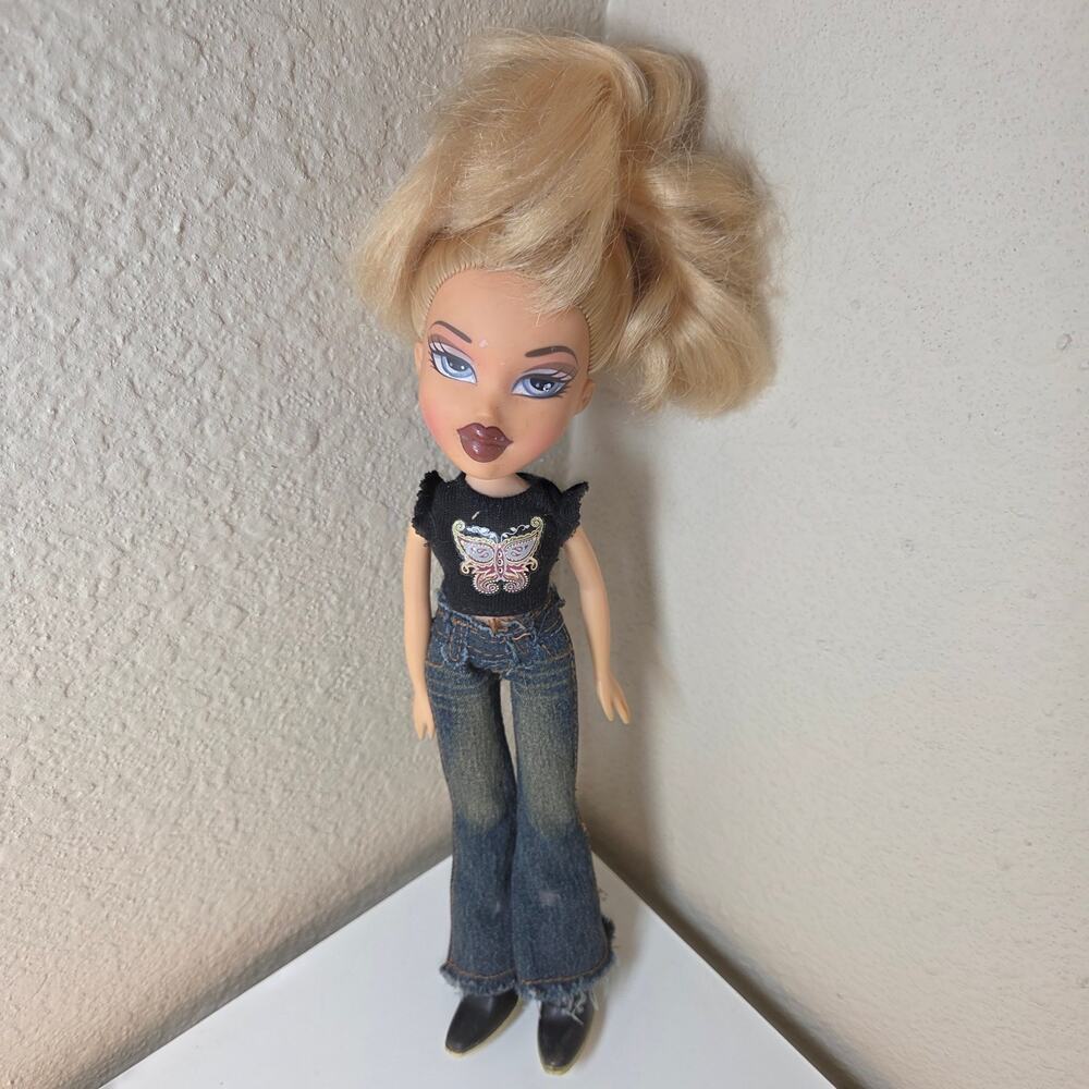 Vintage Bratz 2004 Style it Cloe Doll with Original Outfit Y2K